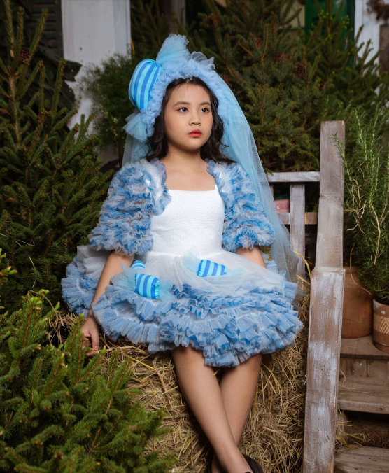 Trang phục Vedette của màn 3 sẽ do gương mặt quen thuộc – người mẫu nhí An Cát Diệp trình diễn