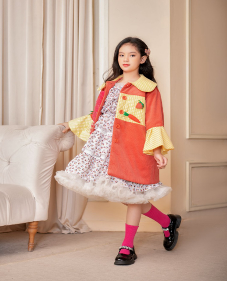 Bé Gia Hân tự tin khi trình diễn