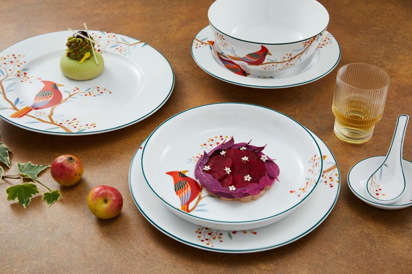 Bộ bàn ăn Jasmine Quả Đầu Mùa phù hợp gia chủ mệnh Hỏa (Ảnh: Minh Long I)