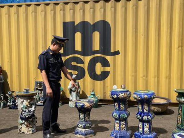 Tin tức trong ngày - Hải quan TP HCM thu giữ lô đồ cổ 100 năm tuổi nhập lậu từ Pháp