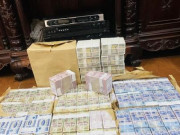 Dịch vụ đổi tiền ‘hốt bạc’ dịp Tết