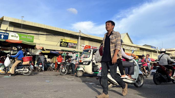 Xung quanh khu vực cầu Chba Om Pau có đúc người gốc Việt sinh sống nên nhiều người gọi đây là “cầu Sài Gòn”