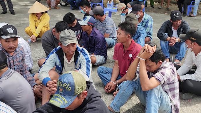 CLIP: Cảnh sát hình sự mật phục bắt “Trung cá lóc” và 30 đối tượng - 4