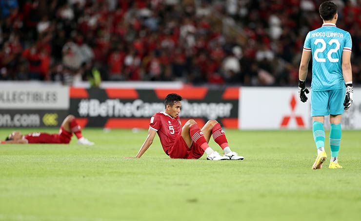 Được thi đấu trên sân nhà Bung Karno với lợi thế nhận được sự cổ vũ của 50.000 khán giả, nhưng ĐT Indonesia vẫn để ĐT Việt Nam cầm hòa 0-0 ở trận bán kết lượt đi của AFF Cup 2022