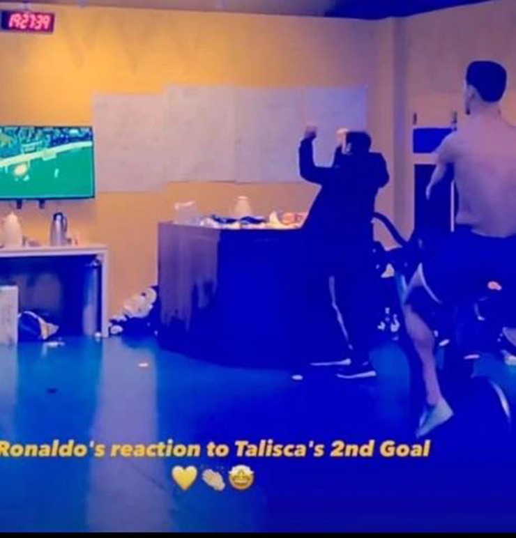 Ronaldo khoe thân hình hoàn hảo, ăn mừng CLB mới Al Nassr thắng trận - 4