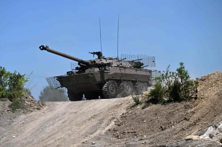 Xe bọc thép AMX-10 của Pháp không có bánh xích như Marder và Bradley. Ảnh: GETTY IMAGES
