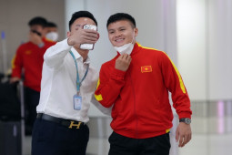 ĐT Việt Nam về đến Hà Nội lúc nửa đêm, sẵn sàng tái đấu Indonesia