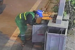 Tin tức trong ngày - Lộ nguyên nhân nhân viên công ty môi trường lật úp nhiều thùng rác hiện đại