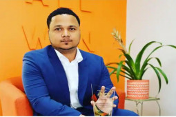 Đàn ông - Em bé bị mẹ vứt bỏ ở bãi rác trở thành triệu phú nổi tiếng nhất nước Mỹ