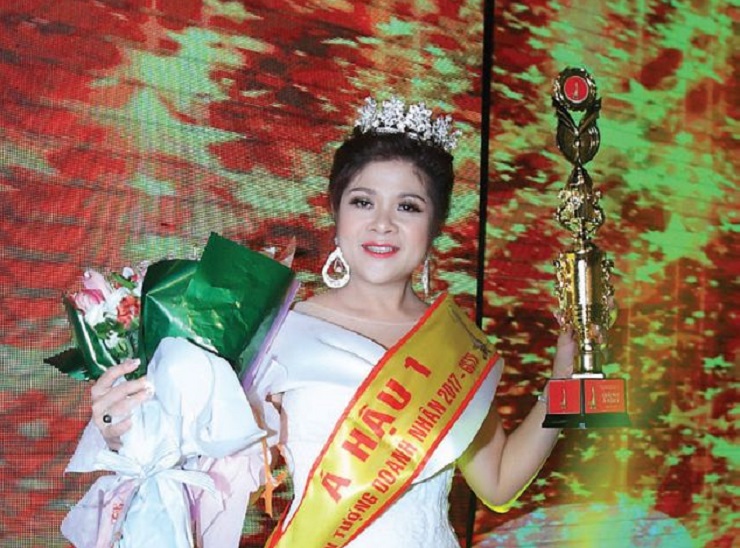 Bà Lý Thị Minh Nguyệt&nbsp;nhiều lần được tôn vinh tại các cuộc thi nhan sắc trong giới doanh nhân