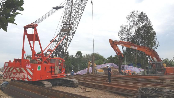 Đóng khung cừ ván thép