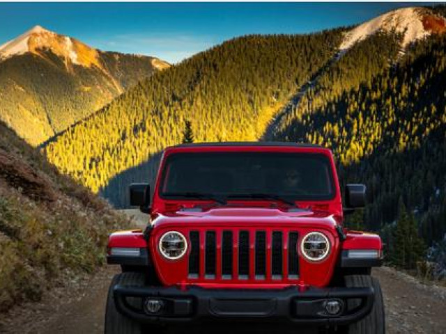 Tin tức ô tô - Sắm siêu xe ô tô hộp số sàn đi chơi tết sao cho ngầu