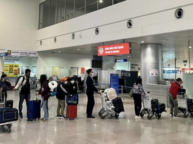 Tin tức trong ngày - Hải quan sân bay Tân Sơn Nhất lên tiếng về vụ tố "vòi tiền" khi nhập cảnh