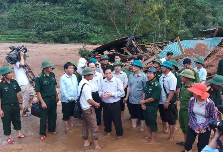 Trưởng ban Tổ chức Trung ương Phạm Minh Chính đến bản Poọng thời điểm tháng 9-2018.