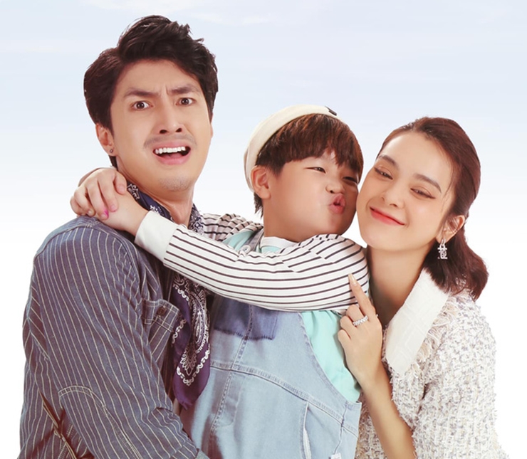 Trong phim, Quỳnh Lương cũng làm mẹ của một cậu bé 6 tuổi tên Voi (do diễn viên nhí Tuấn Phong thủ vai) và là vợ của Khôi (Bình An).
