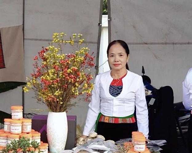 Cô Hoàng Thị Sáu – một trong những người lưu truyền món ăn truyền thống cho con cháu tại Tân Sơn