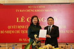 Kinh doanh - Nữ Chủ tịch Ủy ban chứng khoán Nhà nước có xuất thân thế nào?