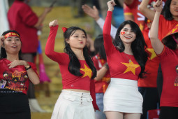 Bóng đá - Người đẹp rạng rỡ ở sân Mỹ Đình, “tiếp lửa” ĐT Việt Nam đấu Indonesia