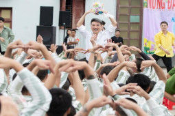 Đời sống Showbiz - Đàm Vĩnh Hưng xuất hiện trong trại giam để làm điều này