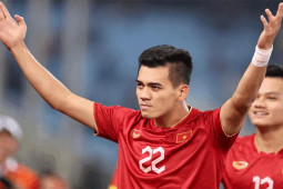 Đời sống Showbiz - Tiến Linh lập cú đúp đánh bại Indonesia, "anh trai" nổi tiếng nói ngay câu này