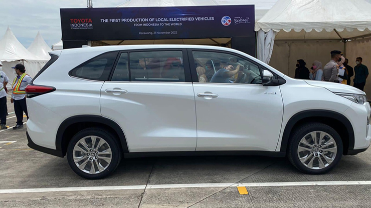 Rộ tin Toyota Innova thế hệ mới sẽ được nhập khẩu về Việt Nam - 4