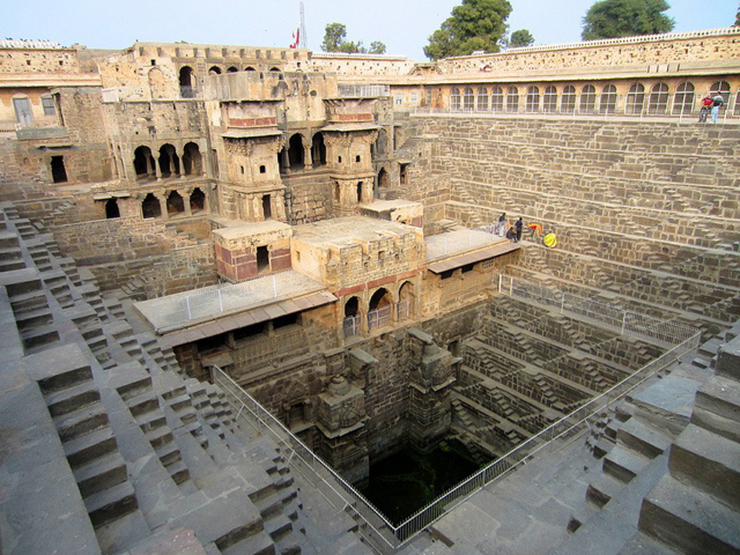 Chand Baori là “viên ngọc” quý của kiến trúc cổ đại, một công trình có hình học, kiến trúc phức tạp đáng kinh ngạc.
