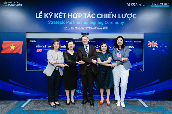 Lễ ký kết diễn ra dưới sự chứng kiến của Đại sứ Australia tại Việt Nam ông Andrew Goledzinowski, đại diện của Lãnh Sự Quán cũng như Phòng Thương mại Việt Nam – Australia.