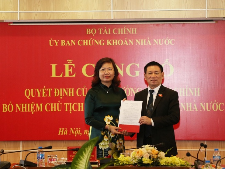 Bà Vũ Thị Chân Phương trở thành nữ Chủ tịch Ủy ban chứng khoán đầu tiên của Việt Nam