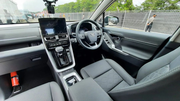 Rộ tin Toyota Innova thế hệ mới sẽ được nhập khẩu về Việt Nam - 5