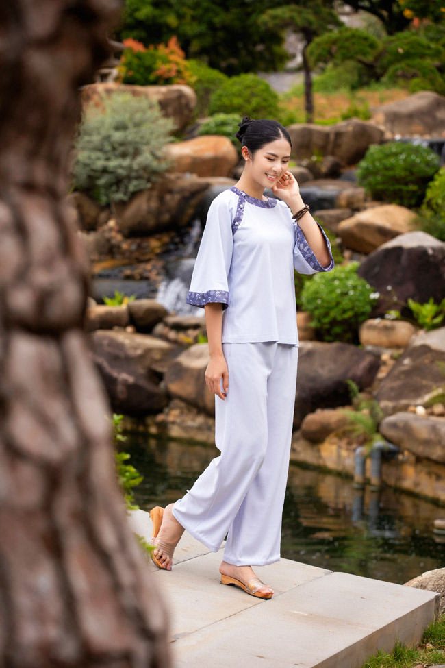 Màu sắc nền nã tôn vẻ đẹp dịu dàng của nàng hoa hậu có đời tư "sạch nhất showbiz".