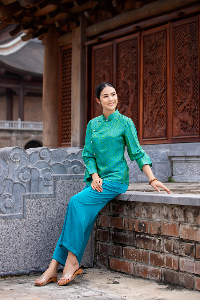 Sau lễ cưới hôm 10/12/2022, Ngọc Hân không có thời gian cùng ông xã Phú Đạt đi hưởng trăng mật. Cô bận rộn chuẩn bị bộ sưu tập áo dài xuân, nhận lời ghi hình một số chương trình Tết nên luôn rơi vào tình trạng thiếu ngủ và vẫn sụt cân như khi tổ chức đám cưới.