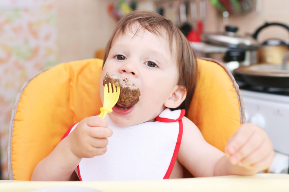 Bổ sung chất đạm phù hợp giúp kích thích tạo xương và phát triển cơ bắp