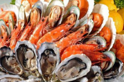 Ẩm thực - Thói quen ăn hải sản có hại cho sức khỏe nhưng rất nhiều gia đình vẫn đang gặp phải
