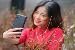 Thời trang Hi-tech - Gợi ý 5 smartphone phổ thông pin "trâu" tầm giá 2 triệu chơi tết