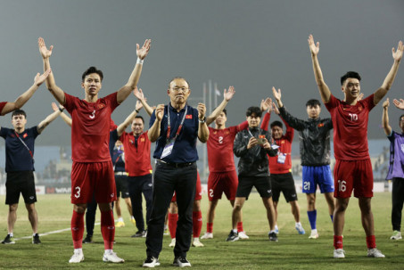 ĐT Việt Nam vỡ òa ăn mừng vào chung kết AFF Cup, vinh danh Tiến Linh - Văn Lâm