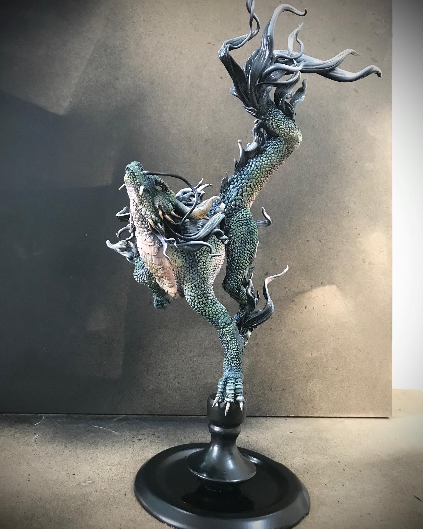 Hiện, anh đã mở các lớp dạy nặn tượng để các bạn có đam mê sẽ có nơi học hỏi.