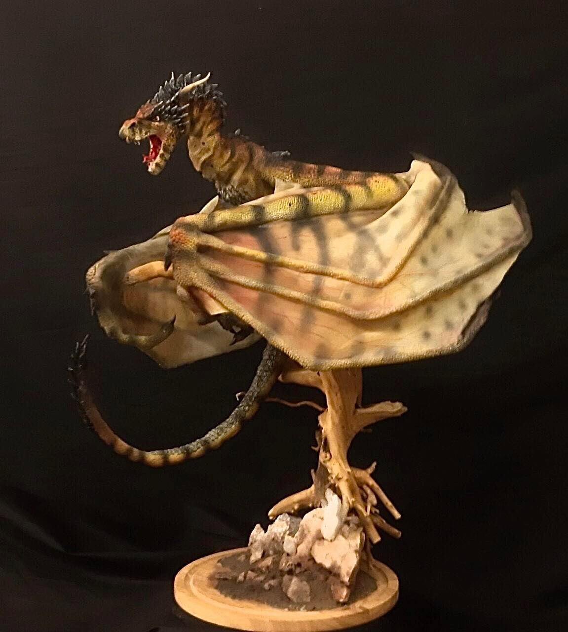 Giá mỗi sản phẩm có thể lên tới hàng chục triệu đồng.