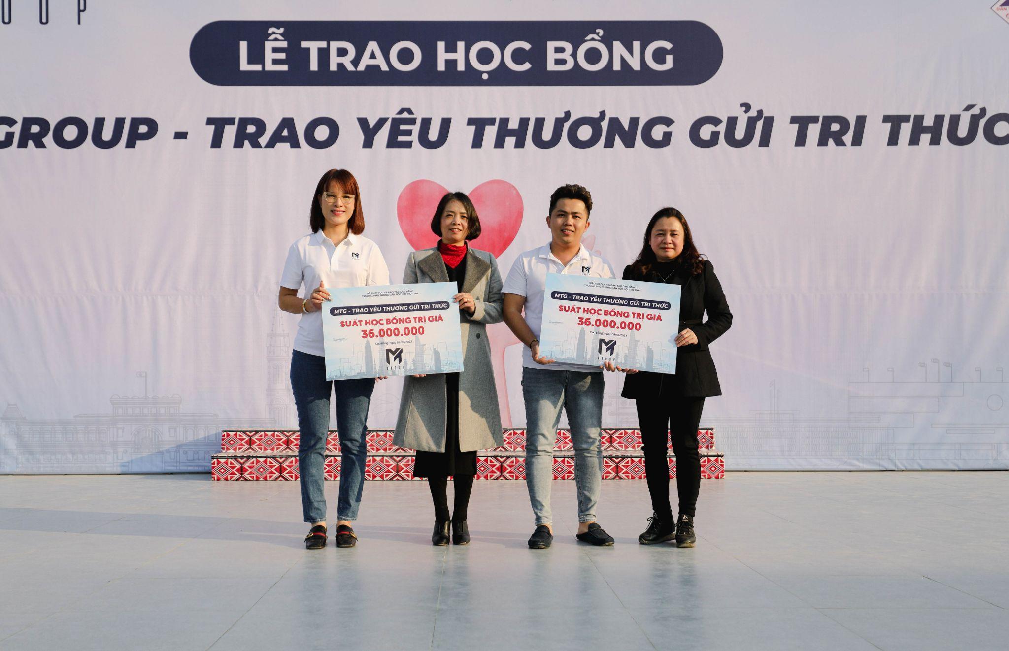 MT GROUP trao tặng 2 suất học bổng tại THPT Dân tộc nội trú Cao Bằng.