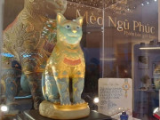 Choáng với tượng mèo phong thủy dát vàng có giá hàng trăm triệu/con