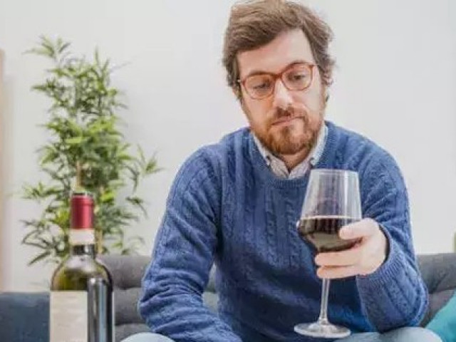 Sức khỏe đời sống - Uống nhiều rượu có thể khiến bạn mất kiểm soát các giác quan của mình