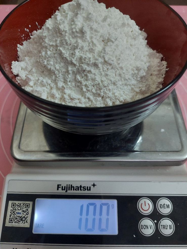 Món chè trôi nước cá chép được nhiều gia đình ưa chuộng trong dịp lễ tết truyền thống.