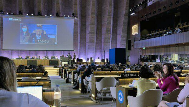 Khoảnh khắc tuyên bố Việt Nam trúng cử thành viên Ủy ban liên Chính phủ Công ước bảo vệ di sản văn hóa phi vật thể nhiệm kỳ 2022-2026. (Ảnh - Nguyễn Thu Hà/TTXVN)