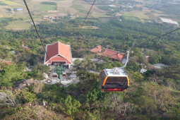 Du lịch - Chiêm bái Cột kinh Bát Nhã cao gần 20 mét