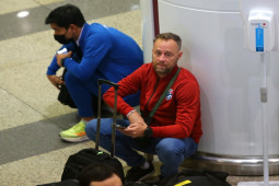 Bóng đá - ĐT Thái Lan mệt mỏi đến Hà Nội, chờ đấu ĐT Việt Nam chung kết AFF Cup