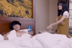 Clip hài hước - Vào nhà nghỉ chàng trai làm chuyện "mất mặt" khiến cô gái bất lực