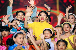 Nhạc - Xuân Lan thực hiện "Gala Chào Xuân 2023", giúp trẻ em nghèo đón Tết