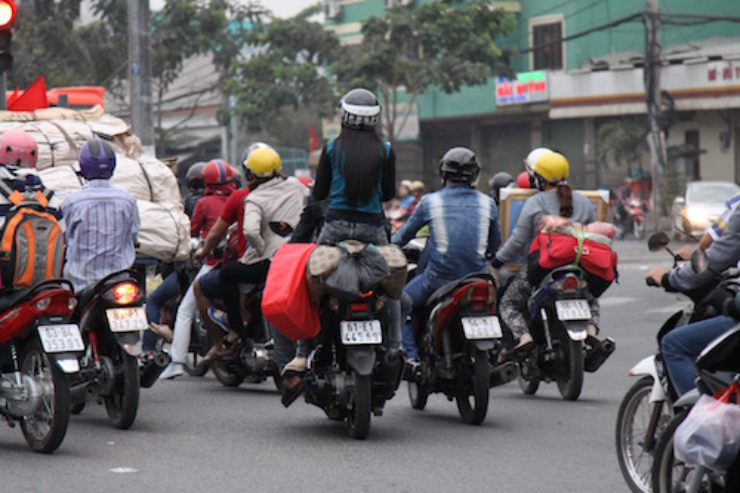 Tết nguyên đán là phong tục lớn của người Việt. 