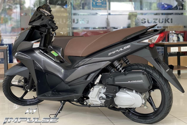 5. Suzuki Impulse 125 FI: Giá đề xuất 28,49 triệu đồng. Mẫu xe ga này có thiết kế thể thao, cá tính, các đường nét sắc cạnh, động cơ 125cc mạnh mẽ với công nghệ FI tiết kiệm xăng. Thân hình xe nhìn khá bề thế và có nhiều nét sánh cạnh với Honda Air Blade. Thế nhưng giá bán của Impulse 125 FI lại rất mềm.