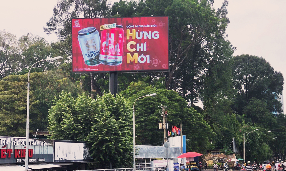 Tấm bảng chúc Tết độc đáo tại Thành phố Hồ Chí Minh