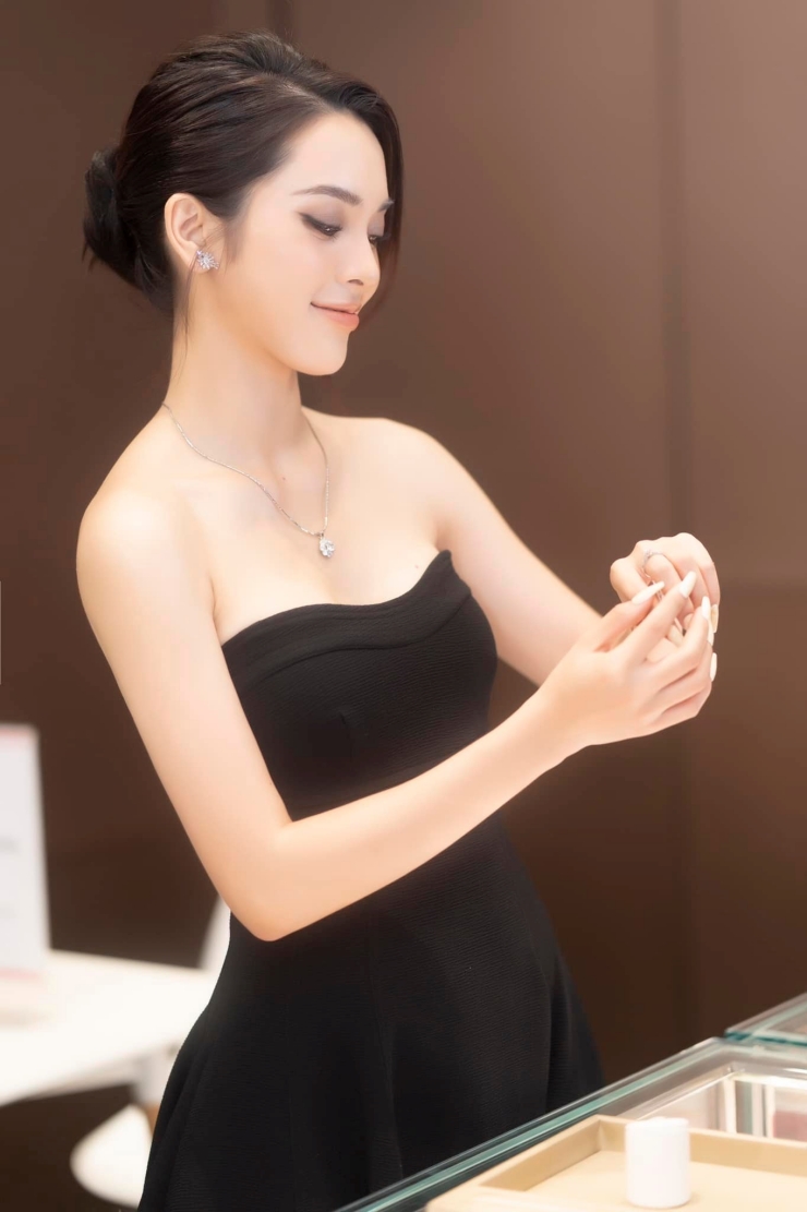 Quỳnh Lương cũng bày tỏ quan điểm về thu nhập thế nào để đủ sống